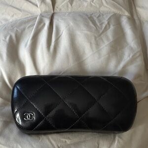 CHANEL Black SUNGLASSES